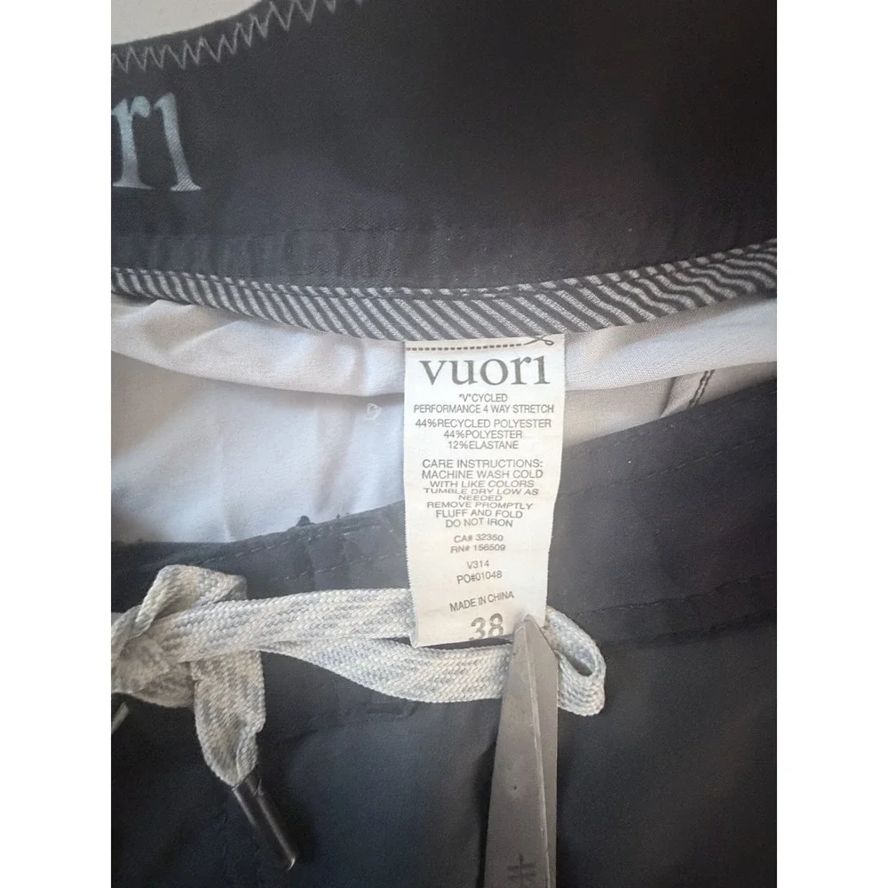 Vuori Cruise Boardshorts Men's 38 Gray Black Red Stripe 4-Way Stretch Swim